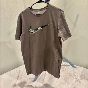 Nike Men's Gray Short Sleeve Tee